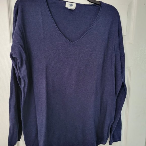 Old Navy Sweaters - Soft and lightweight Old‎ Navy L/S Sweater Size L